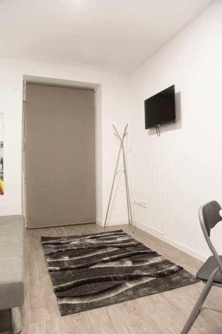 Comodo Y Agradable Estudio En Madrid Centro A5 Bagian luar foto